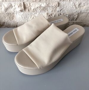 Steve Madden SLINKY NATURAL sandals Beige Platform Slides size 10 women’s shoes